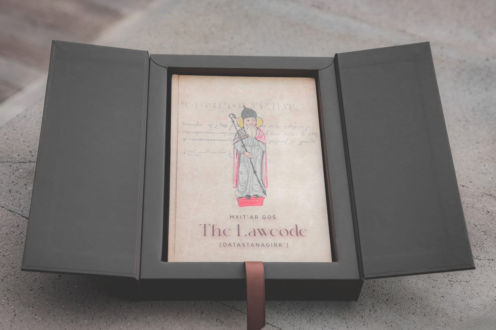 The English translation of the work "Lawcode" has been republished.